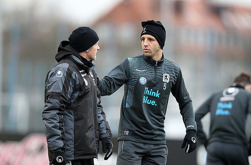 Während Löwen-Trainer Markus von Ahlen die Mannschaft zum Training bat, absolvierten Knipser Rubin Okotie, Daylon Claasen, Dominik Stahl und Stephan Hain eine individuelle Einheit.