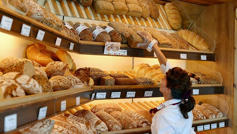 Sonntagsarbeit ist für Bäckereifachverkäuferinnen mittlerweile normal. Sonntagsarbeit ist für Bäckereifachverkäuferinnen mittlerweile normal.