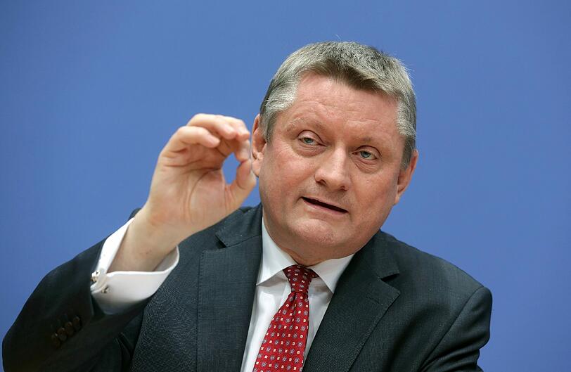 Geteilter 3. Platz: Gesundheitsminister Herrmann Gröhe - Audi A8 3.0 TDI L quattro (Baujahr 2015); CO2-Ausstoß: 155 g/kg