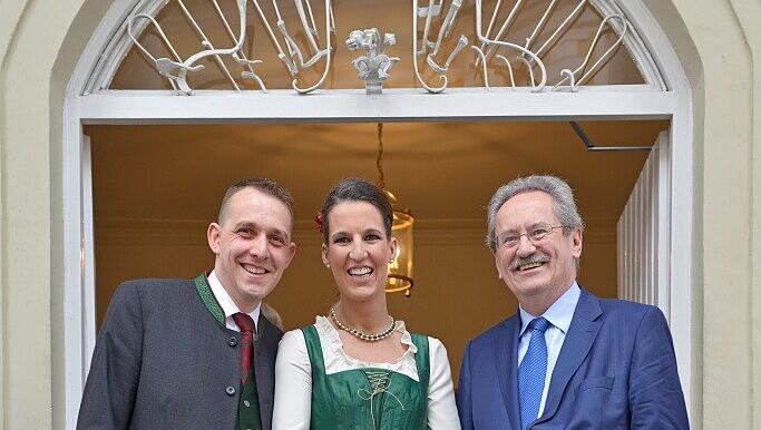 Vom OB höchstselbst im der Mandlstraße getraut: Das frischbegackene Ehepaar Kathrin Wickenhäuser und Alexander Egger. Vom OB höchstselbst im der Mandlstraße getraut: Das frischbegackene Ehepaar Kathrin Wickenhäuser und Alexander Egger.