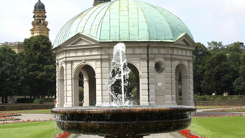 Ein Teil der Veranstaltung ist im Hofgarten. Ein Teil der Veranstaltung ist im Hofgarten.