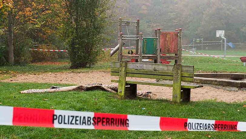 Im "Bayernpark" in Schwabing wurde eine rege Drogenszene entdeckt. Im "Bayernpark" in Schwabing wurde eine rege Drogenszene entdeckt.