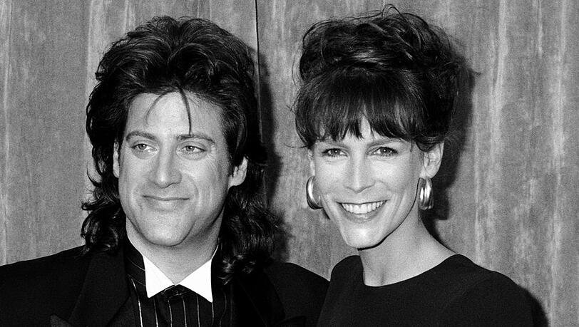Richard Lewis und Jamie Lee Curtis lernten sich durch die Sitcom "Alles außer Liebe" kennen.