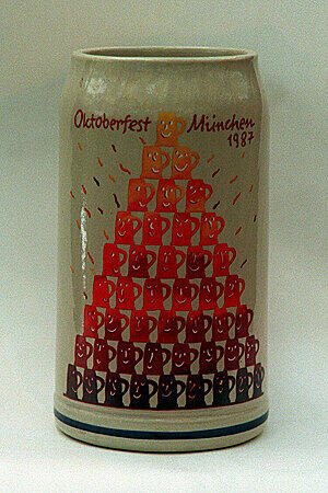 Der offizielle Wiesn-Krug von 1987.