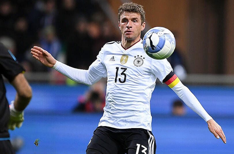 THOMAS MÜLLER - NOTE 4: Kapitän "Muller" wie ihn die Italiener aussprechen. Konnte sich kaum durchsetzen, spielte jedoch passabel mit. Nach einer Stunde unter Pfiffen der italienischen Fans (San-Marino-Aussagen!) raus.