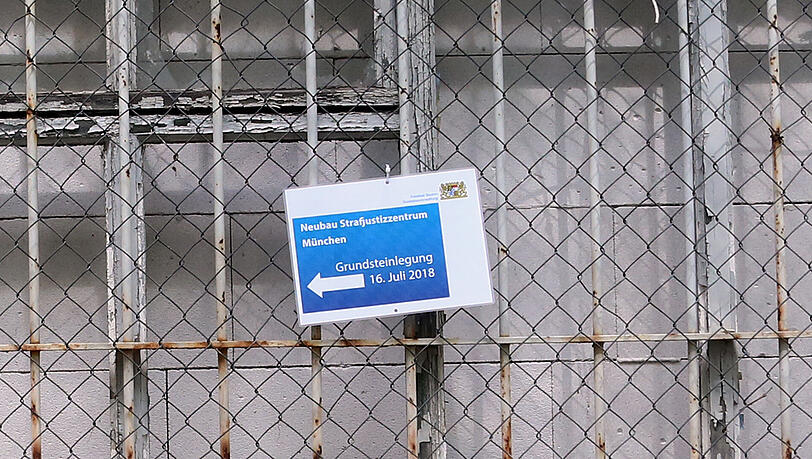 Auch Passanten werden informiert, wofür man so viel Platz braucht. Auch Passanten werden informiert, wofür man so viel Platz braucht.