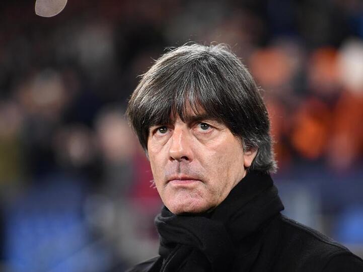 Bundestrainer Joachim Löw könnte in der Ausscheidungsrunde für die EM 2020 mit dem DFB-Team einen starken Gegner zugelost bekommen.