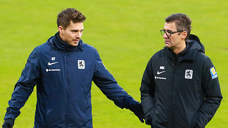 Gemeinsame Giesinger Zeiten: Cheftrainer Trainer Michael K&ouml;llner (r.) und Athletiktrainer Matthias Luginger im Dezember 2020 an der Gr&uuml;nwalder Stra&szlig;e.