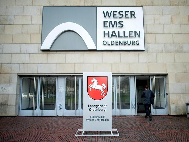 Im Prozess gegen den Patientenmörder und Ex-Krankenpfleger Niels Högel beginnen die Plädoyers am Landgericht Oldenburg.