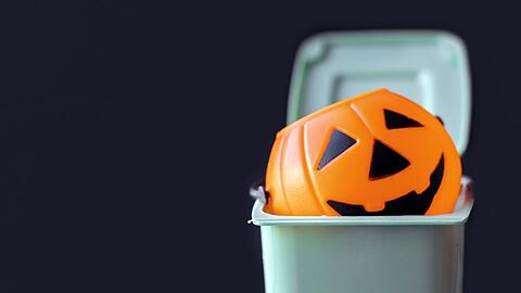 An Halloween fällt oft eine Menge Müll an.
