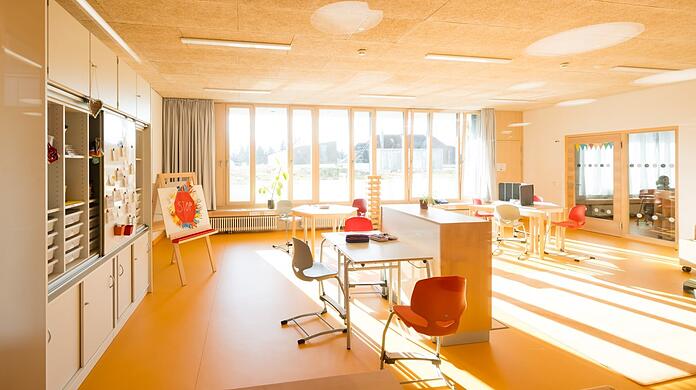 Hell und freundlich sind die Lernräume an der neuen Schule gestaltet.