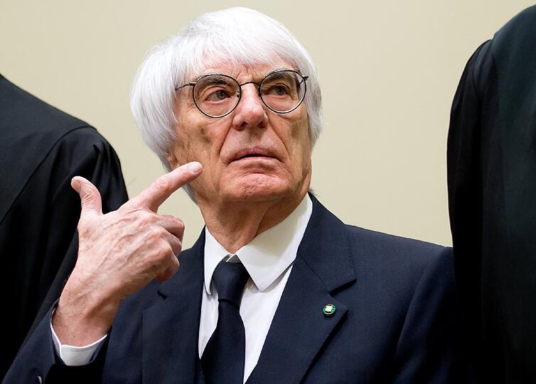 Bernie Ecclestone in München: Der Formel-1-Boss steht wegen Bestechung in Millionenhöhe vor dem Münchner Landgericht. Die Bilder vom ersten Prozess-Tag.