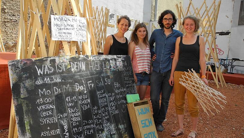 Das sind sie, die „Lückenfüller“: Maria Schlüter, Sophie Ramm, Nick Förster, Leila Unland (von links). Das sind sie, die „Lückenfüller“: Maria Schlüter, Sophie Ramm, Nick Förster, Leila Unland (von links).