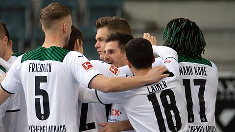 Spieler von Borussia Mönchengladbach feiern das zwischenzeitliche 2:0.