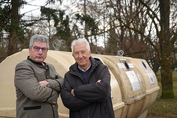 An der Wertstoffinsel Fresenius-/Fasanenstraße wird oft Müll neben die Container gelegt. An der Wertstoffinsel Fresenius-/Fasanenstraße wird oft Müll neben die Container gelegt.