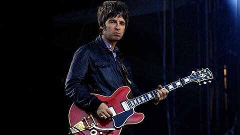Noel Gallagher 2009 auf der Bühne im Murrayfield-Stadion in Edinburgh. Dieses Wochenende kehrt er gemeinsam mit Bruder Liam zurück in die schottische Stadt.