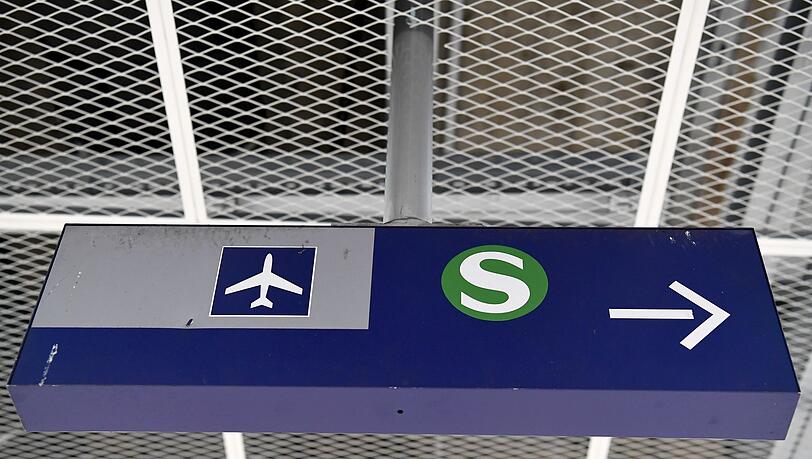 Wer mit der S-Bahn zum Münchner Flughafen möchte, muss in der nächsten Zeit gut planen. (Symbolbild) Wer mit der S-Bahn zum Münchner Flughafen möchte, muss in der nächsten Zeit gut planen. (Symbolbild)