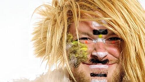 Kann mehr, als sich schräg zu verkleiden und ein paar Bass-Linien einzuzupfen: Deichkinds „Porky“ alias Sebastian Dürre. Kann mehr, als sich schräg zu verkleiden und ein paar Bass-Linien einzuzupfen: Deichkinds „Porky“ alias Sebastian Dürre.