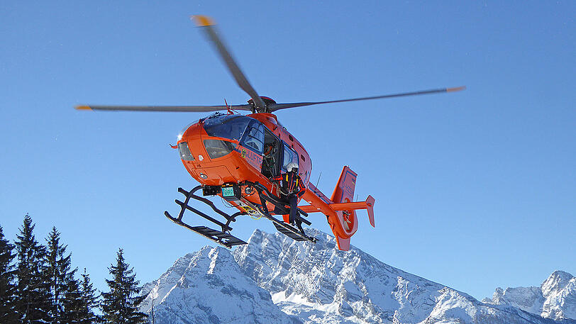 Erst nach einer Woche war das Wetter wieder so gut, dass ein Hubschrauber starten und die beiden Männer ins Tal fliegen konnte. (Archivbild)