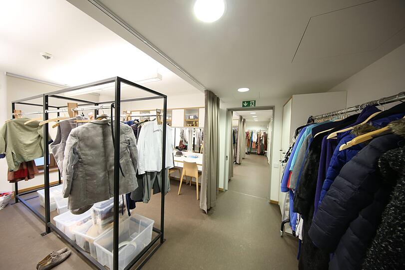 Kleiderkammer: die Garderobe mit all den Kostümen.