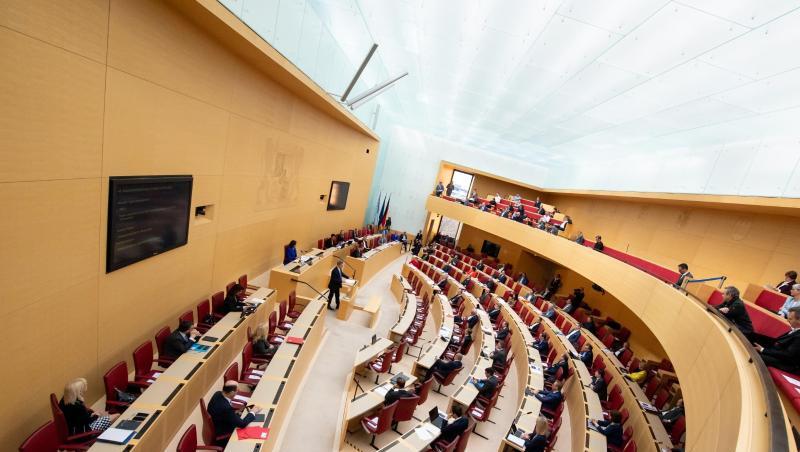 Abgeordnete sitzen im bayerischen Landtag während einer Plenarsitzung. Foto: Sven Hoppe/dpa/Symbolbild Abgeordnete sitzen im bayerischen Landtag während einer Plenarsitzung. Foto: Sven Hoppe/dpa/Symbolbild