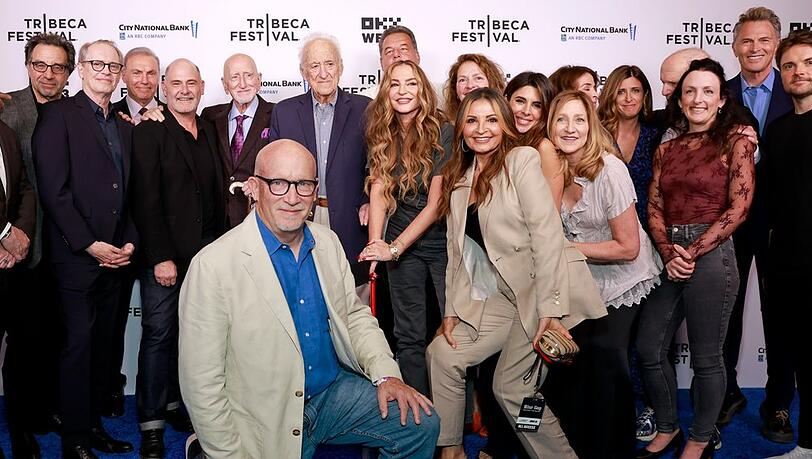 Die Stars von "Die Sopranos" um Steve Buscemi (l.) versammeln sich zum Jubil&auml;um.