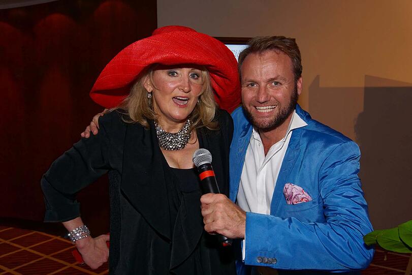 Kabarettistin Karin Engelhard und Peter Gabor Sáfárik