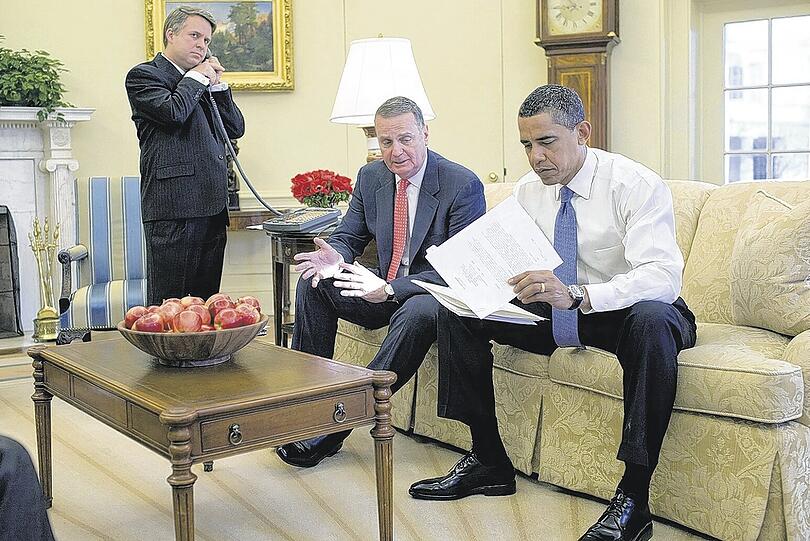 Konzentriert, konsequent und knallhart, wenn&rsquo;s sein muss: US-Präsident Barack Obama bei der Arbeit mit Beratern im Weißen Haus.