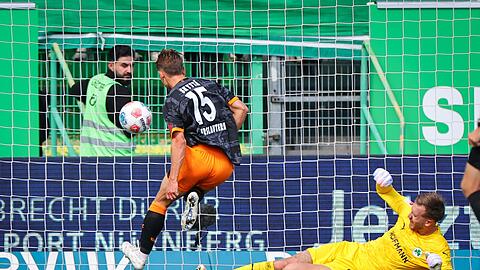 Naatan Skyttä erzielte den Führungstreffer für Kaiserslautern.