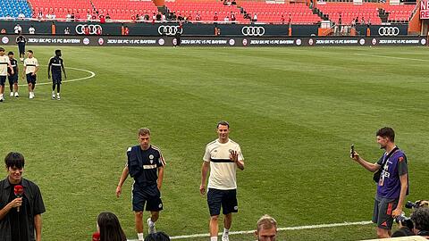 Manuel Neuer (r) nahm sich eine Pause.