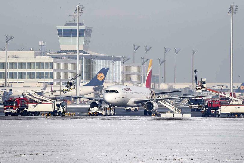 Am Mittwoch kollidierte am Münchner Flughafen ein Airbus mit zwei Enteisungsfahrzeugen. Es entstand ein hoher Sachschaden.