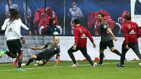 13. Mai 2017: Robben erzielt in der Nachspielzeit den 5:4-Siegtreffer, Bayern und Trainer Carlo Ancelotti jubeln, Leipzig schiebt Frust.