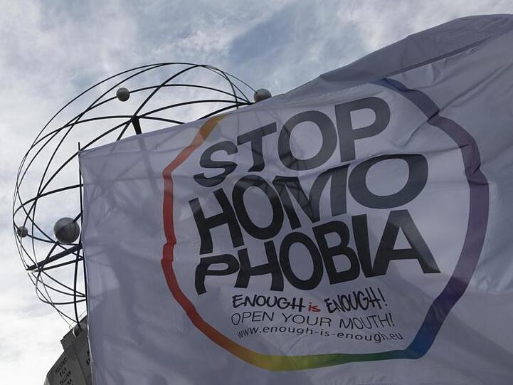 Das Innenministerium hat zuletzt deutlich mehr unter anderem homophobe Gewalttaten registriert.