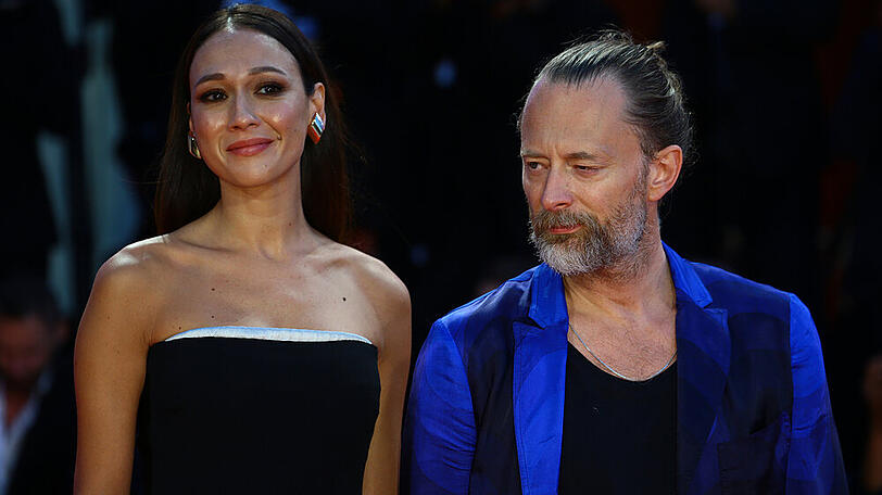 Musiker Thom Yorke mit seiner Partnerin
 Dajana Roncione