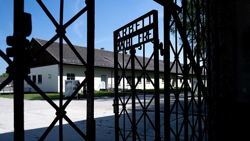 Das Eingangstor mit der Inschrift "Arbeit macht frei“ ist auf dem Gelände der KZ-Gedenkstätte Dachau zu sehen. Hier kamen Wolfgang Meier und Fritz Gerlich zu Tode. Das Eingangstor mit der Inschrift "Arbeit macht frei“ ist auf dem Gelände der KZ-Gedenkstätte Dachau zu sehen. Hier kamen Wolfgang Meier und Fritz Gerlich zu Tode.