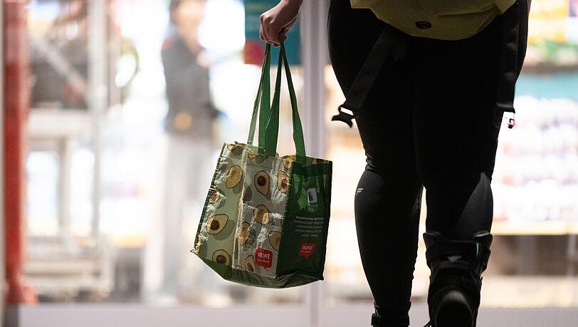 Einkommensschwache Haushalte geben besonders viel für Wohnen und Lebensmittel aus. Einkommensschwache Haushalte geben besonders viel für Wohnen und Lebensmittel aus.