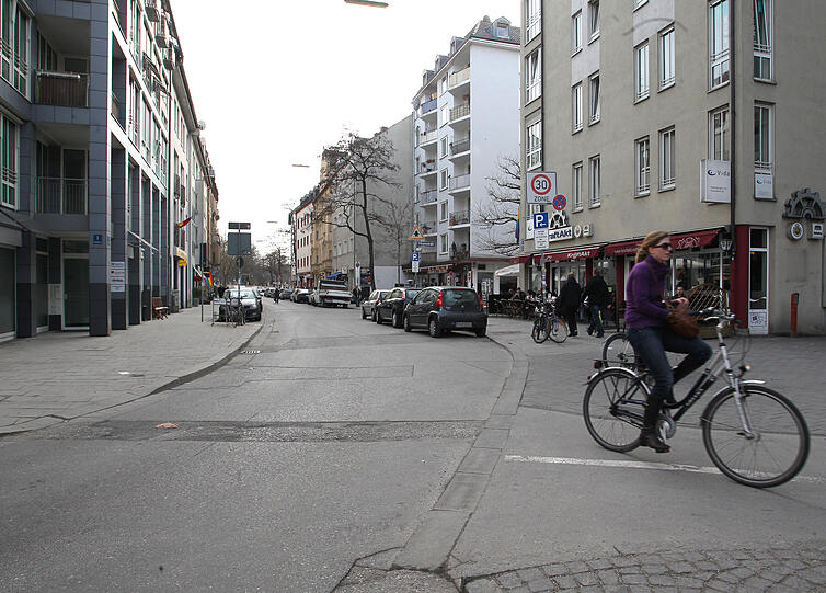 Thalkirchnerstraße: Im letzten Jahr fuhren 1914 Pkw am Fotografen vorbei, von 527 (27,5 %) gibt es ein Bild.