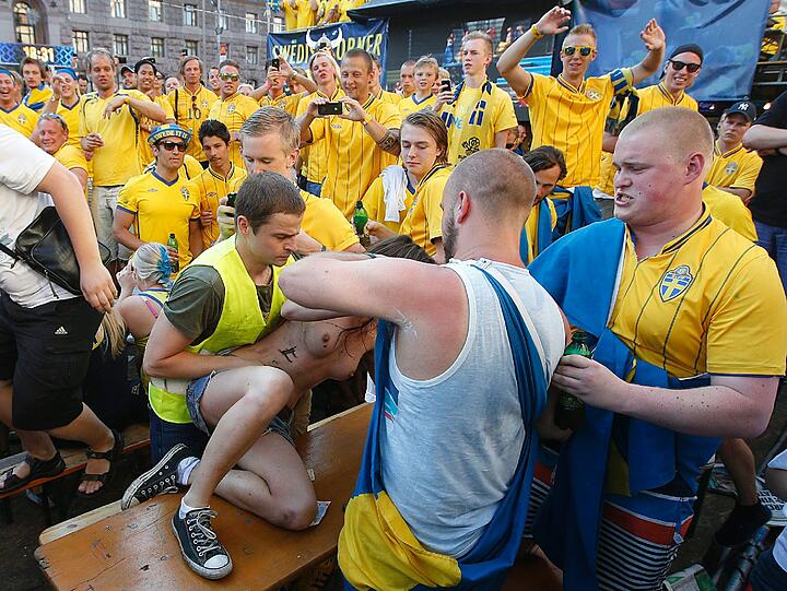 Nacktprotest gegen die EM: Femen wird immer härter.