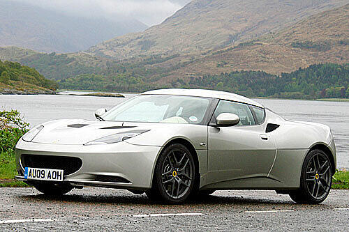 Ganz schön flach: der Lotus Evora.
