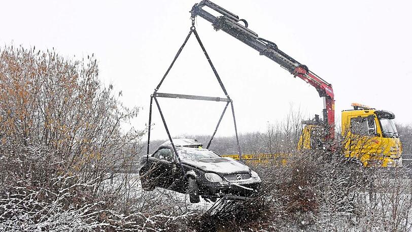 Die Leitplanke hatte den Mercedes in die Luft katapultier.