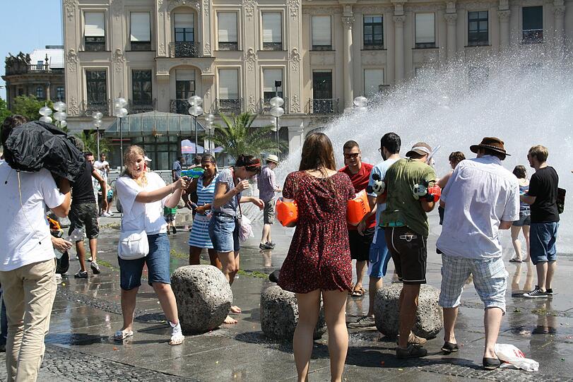 Wasserschlacht am Stachus. Die Bilder.