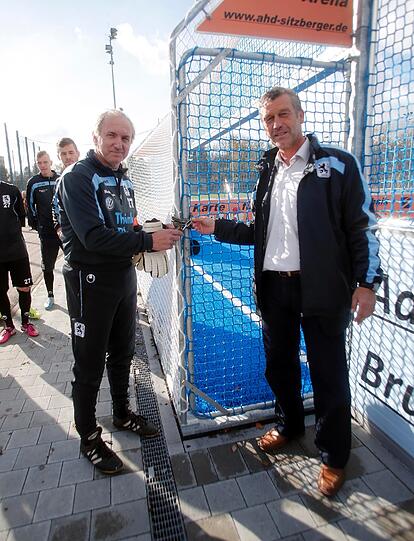 Hans Sitzberger und Sportchef Florian Hinterberger (r.) gaben den Startschuss.