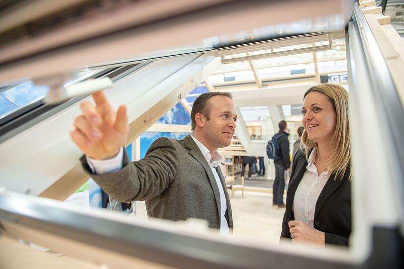 Beratungsgespräche zu den Themen Bauen, Modernisieren und Sanieren stehen auf der Internationalen Handwerksmesse 2020 im Fokus.