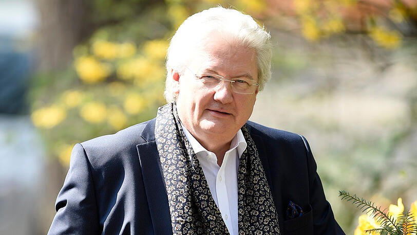 Entspannt in den (Un-)Ruhestand: Sigmund Gottlieb vor dem Augustiner-Keller.