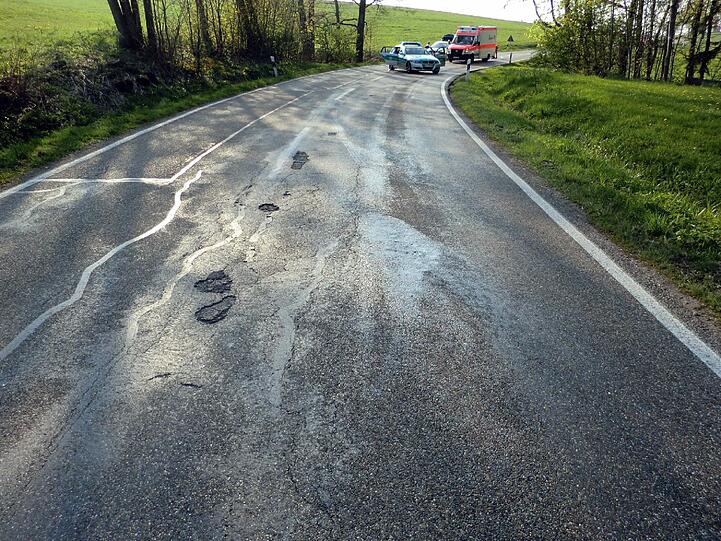 Der Ölfleck, auf dem der Motorradfahrer ausrutschte.