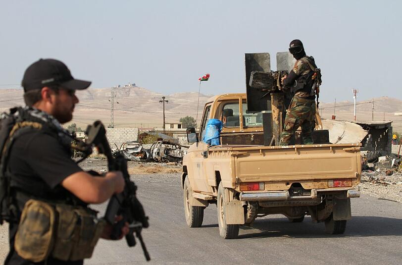 150 Peschmerga aus dem Nordirak haben kurz nach ihrer Ankunft in der Kobane ihre Stellung bezogen.
