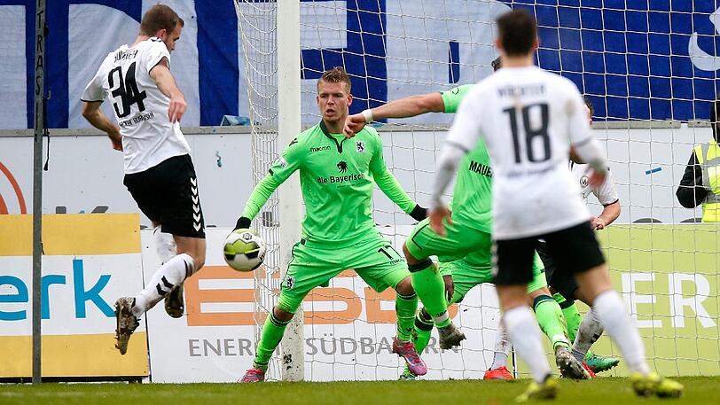 Schuss ins Glück: Burghausens Christoph Buchner trifft zum 1:0 gegen den TSV 1860.