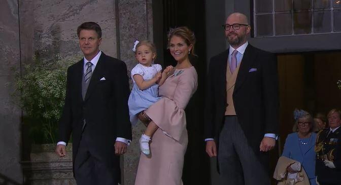 Prinz Oscars Paten Teil I: Daniels Vetter Hans AAström, Prinzessin Madeleine von Schweden (mit ihrer Tochter Leonore) und Oscar Magnuson, ein Cousin von Victoria väterlicherseits.