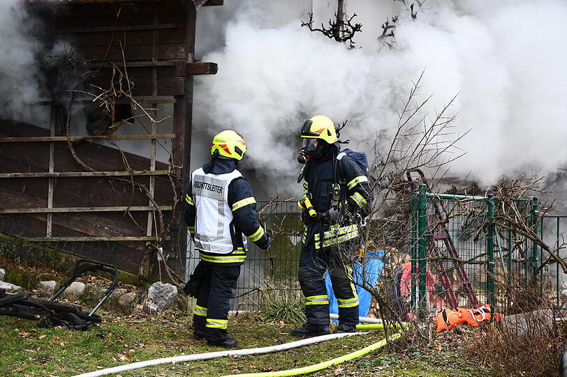 Der Sachschaden beträgt 35.000 Euro - die Ursache für den Kellerbrand ist derzeit noch unklar. Die Bilder vom Feuerwehreinsatz.