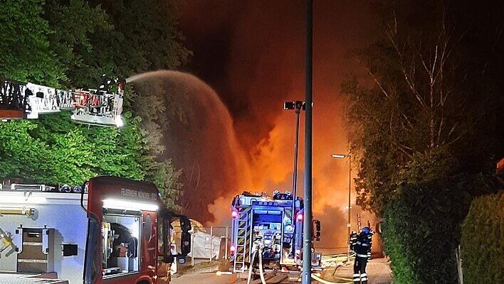 Brandstiftung? 26 Kabeltrommeln brannten im Mai auf einer Baustelle in Harlaching. Brandstiftung? 26 Kabeltrommeln brannten im Mai auf einer Baustelle in Harlaching.